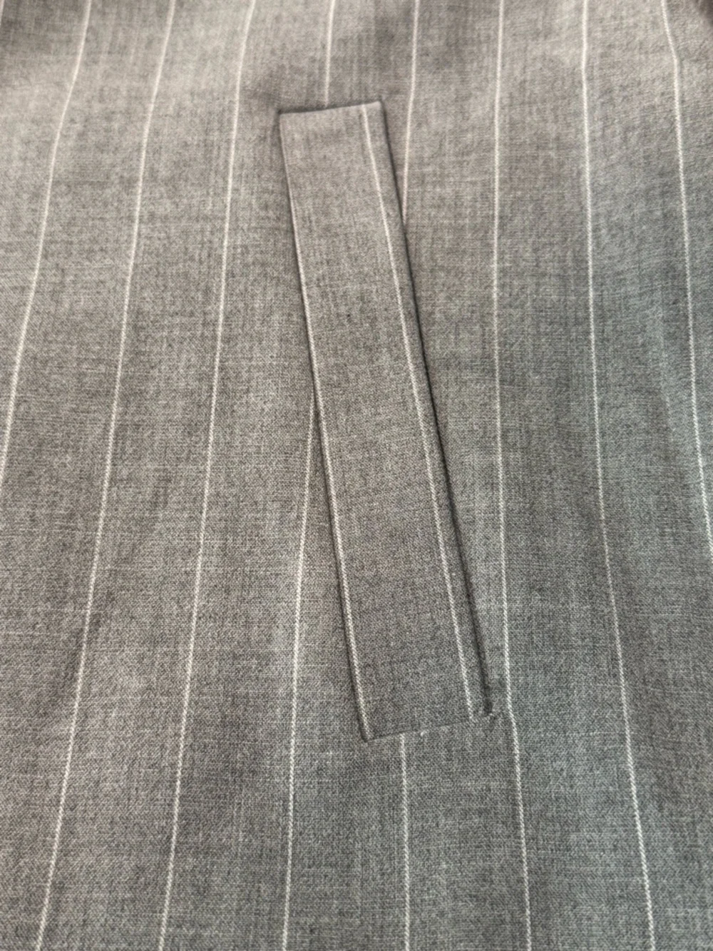 Scoop New with Tags Gray Pinstripe Pleated Skirt Size 8 & Jacket Size 12 Set - Picture 12 of 12
